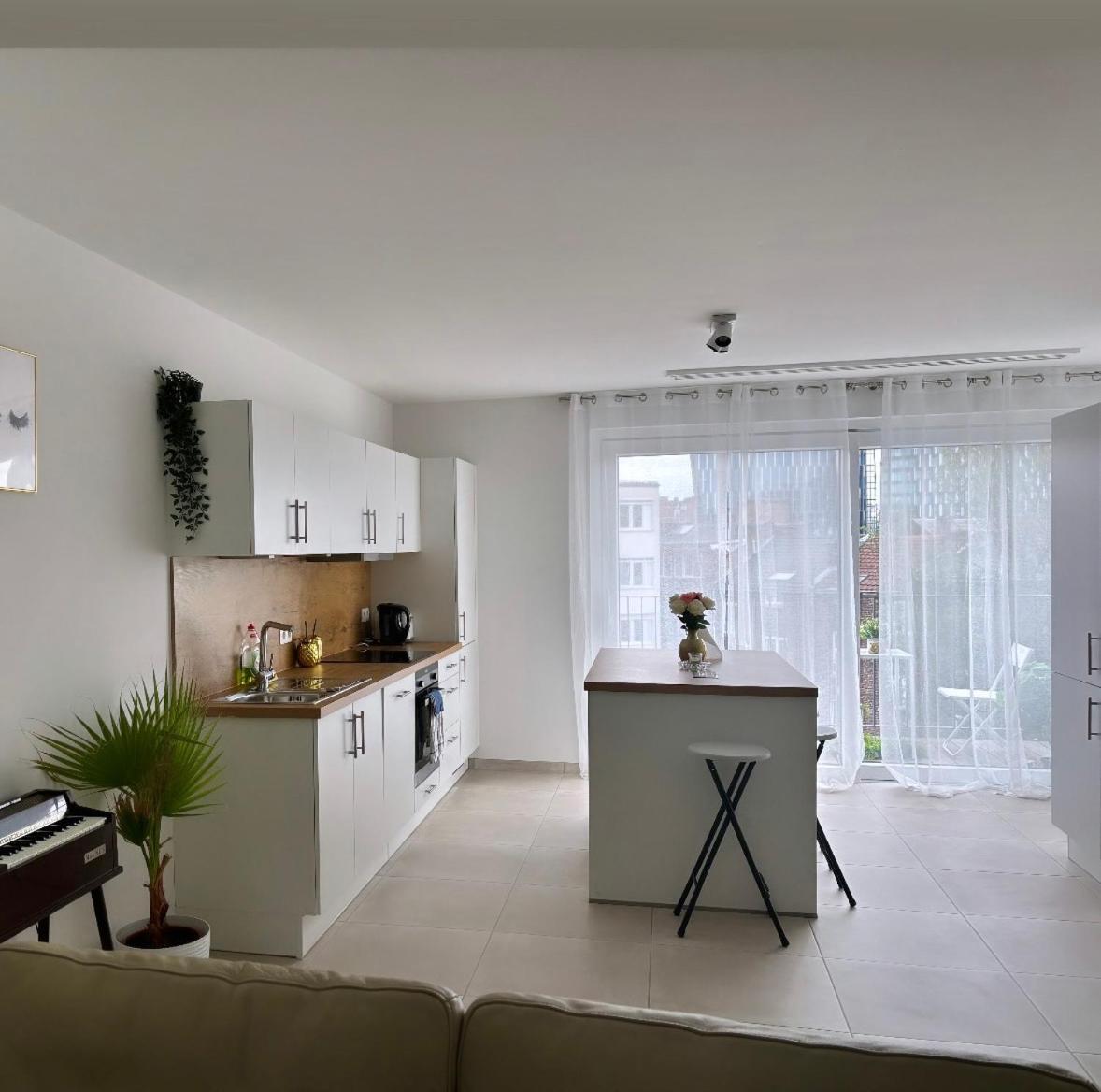 2 Bedrooms Luxury Apartment - Guillemins リエージュ エクステリア 写真